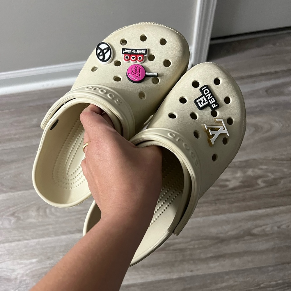 Crocs Size 7